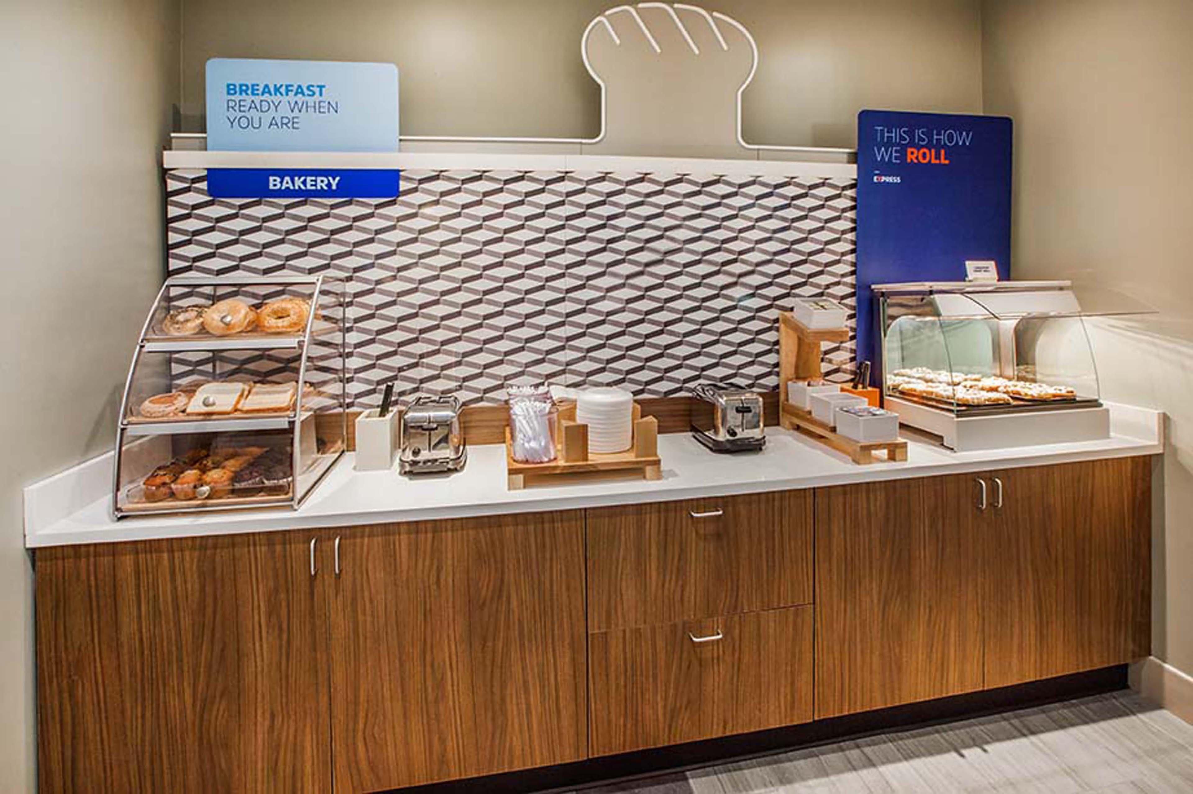 Holiday Inn Express Forsyth By Ihg Exterior foto