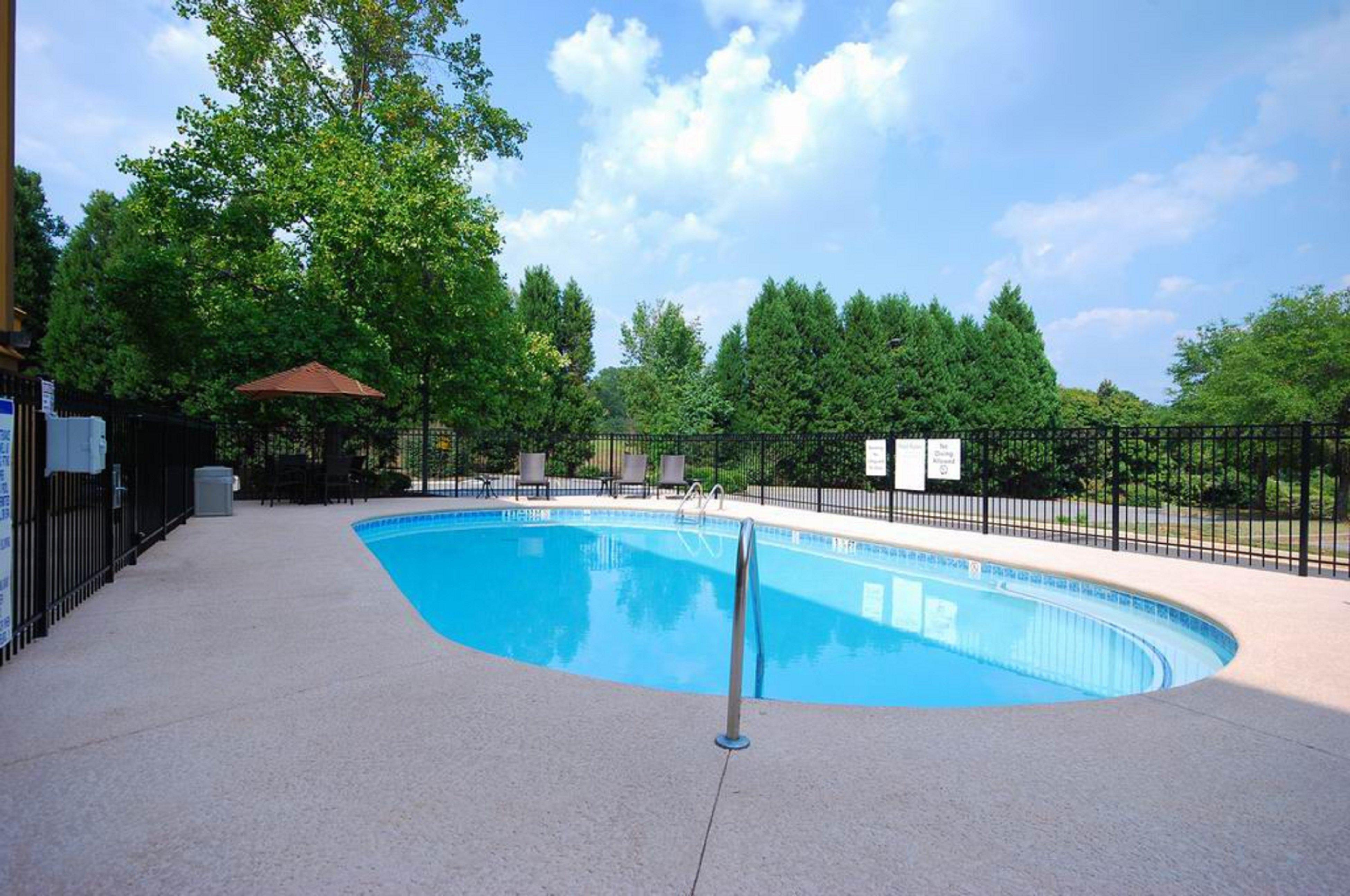 Holiday Inn Express Forsyth By Ihg Exterior foto