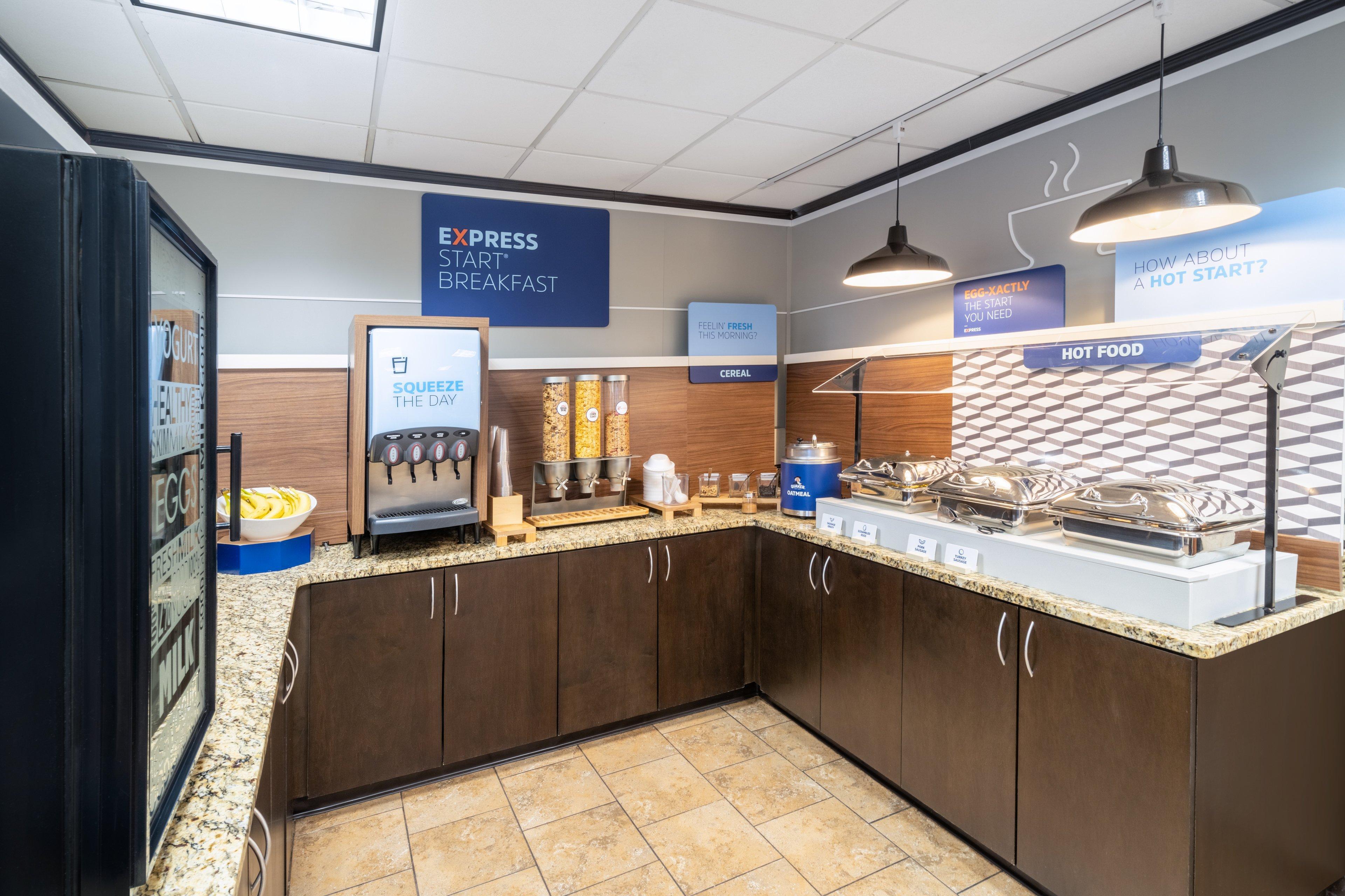 Holiday Inn Express Forsyth By Ihg Exterior foto
