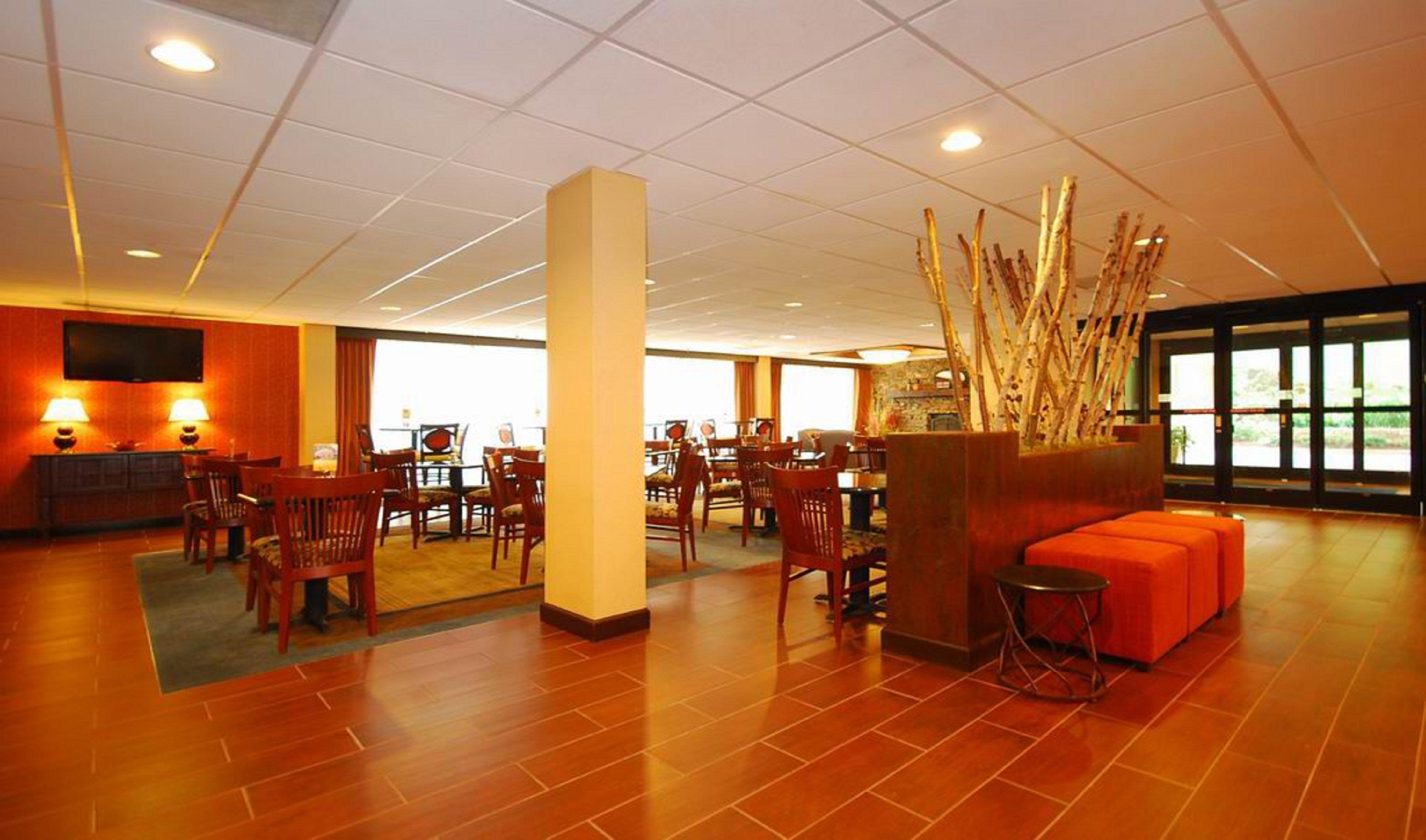 Holiday Inn Express Forsyth By Ihg Exterior foto