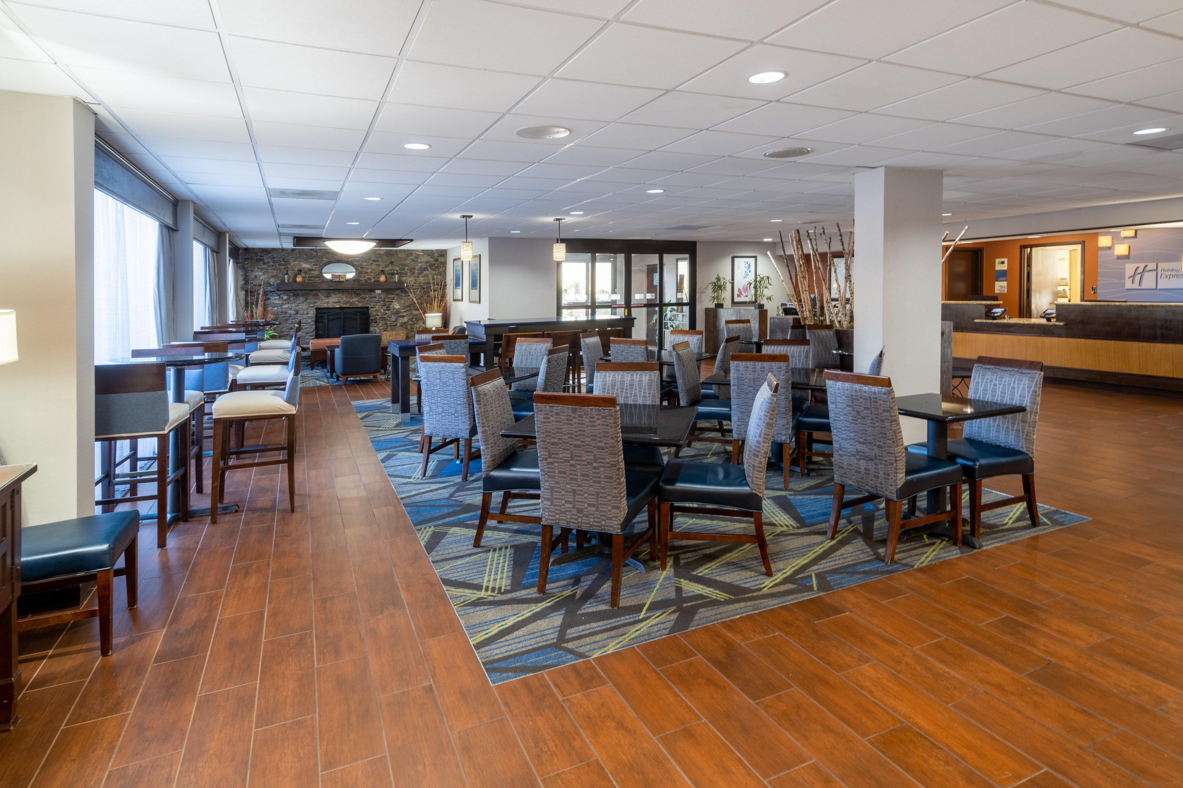 Holiday Inn Express Forsyth By Ihg Exterior foto