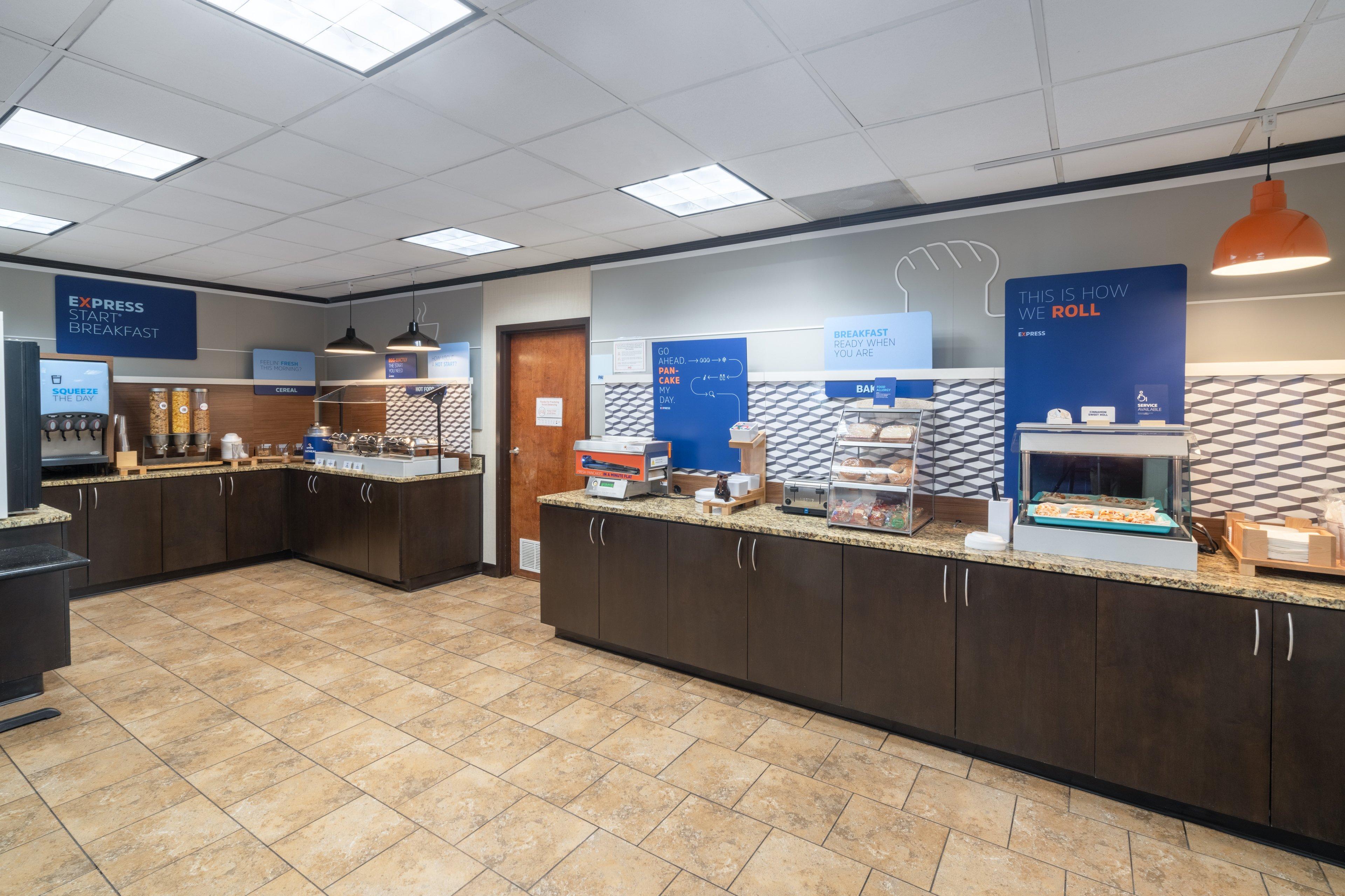 Holiday Inn Express Forsyth By Ihg Exterior foto