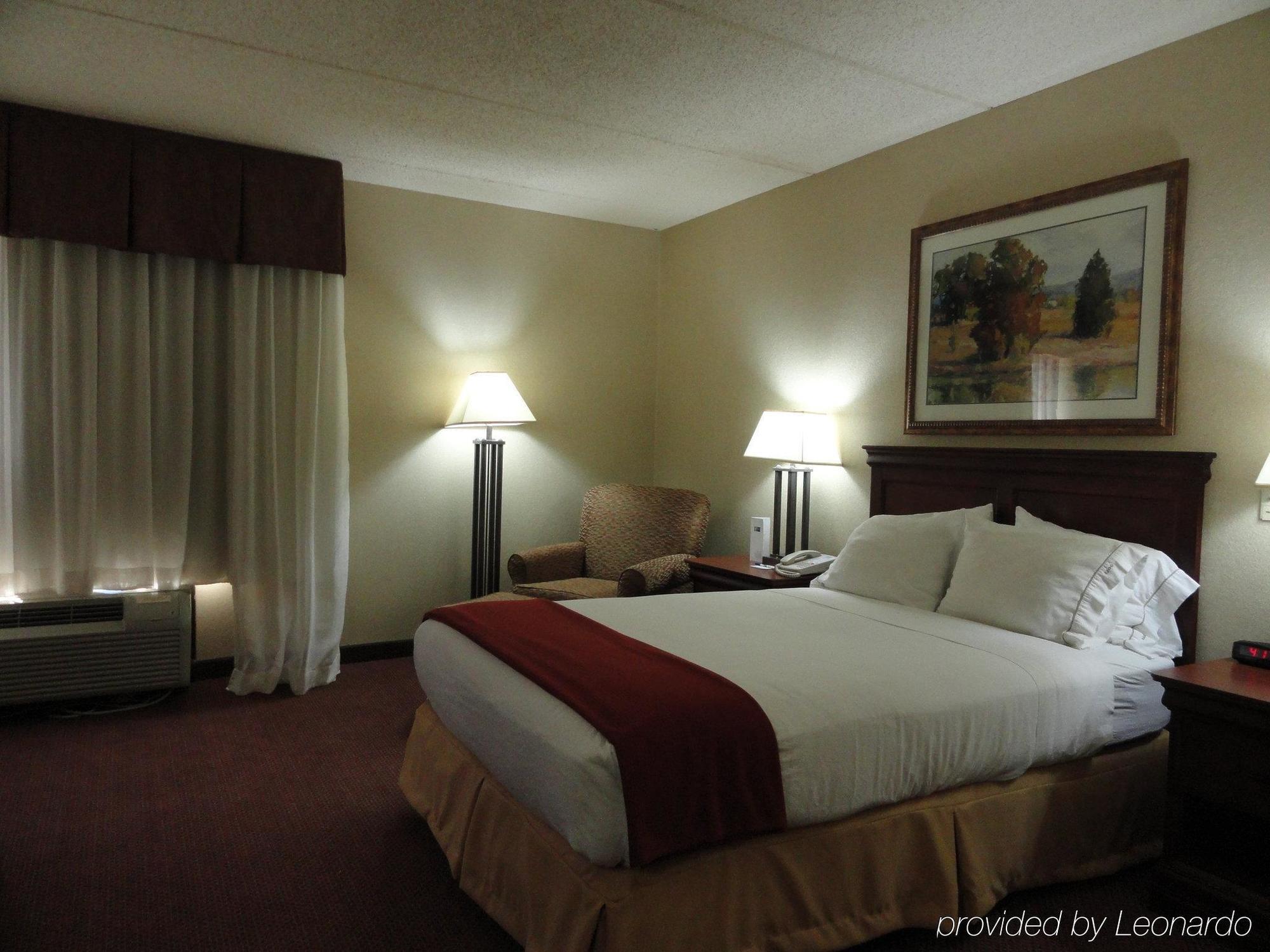 Holiday Inn Express Forsyth By Ihg Exterior foto
